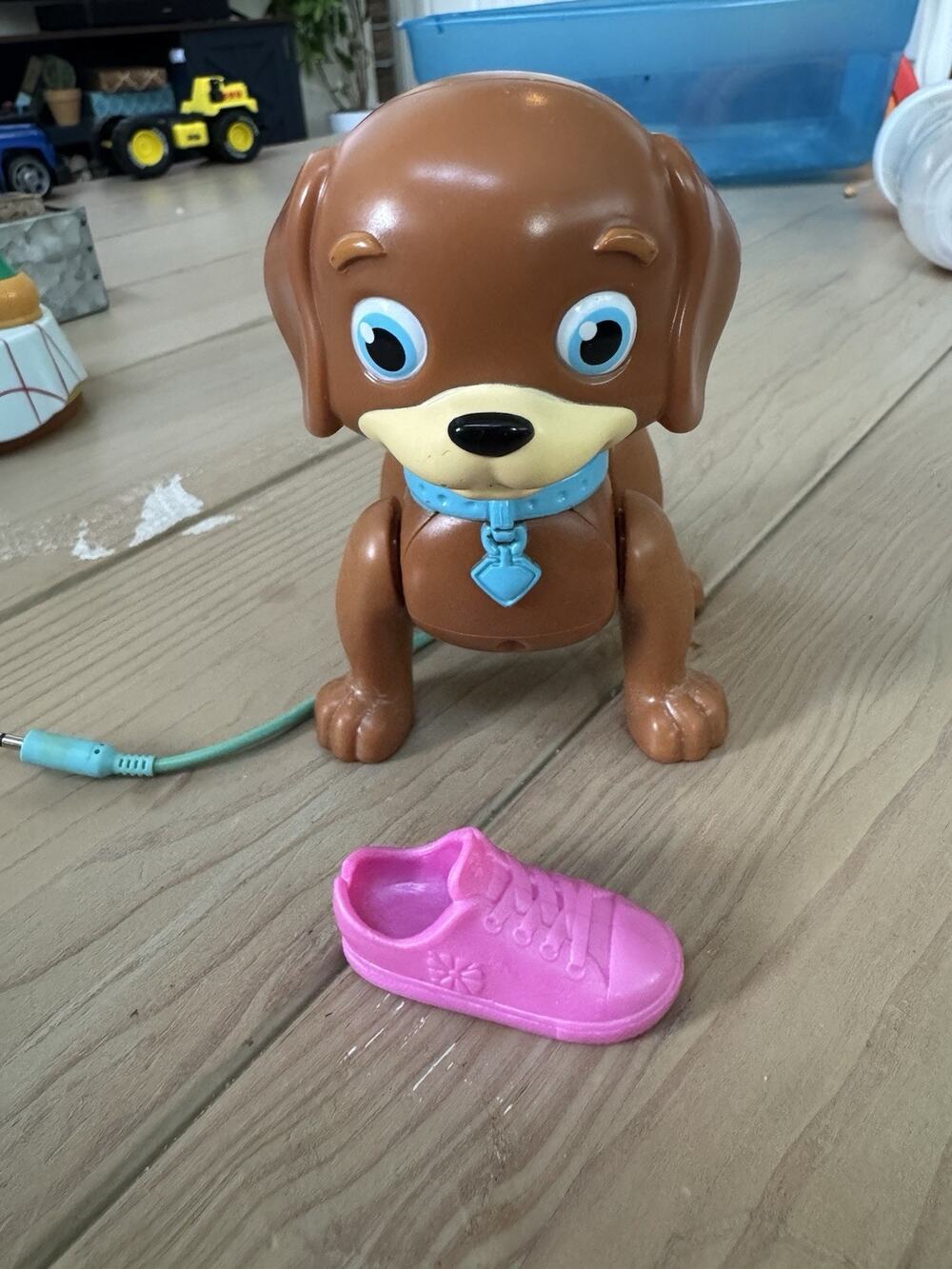 Fisher-Price Dora & Friends Train & Play Perrito Dog Replacement + Pink Shoe